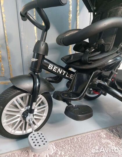 Детский велосипед с ручкой