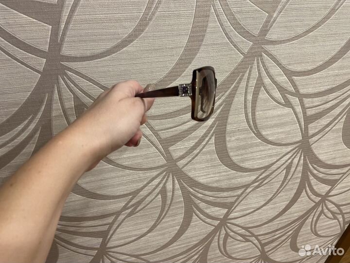 Солнцезащитные очки женские брендовые