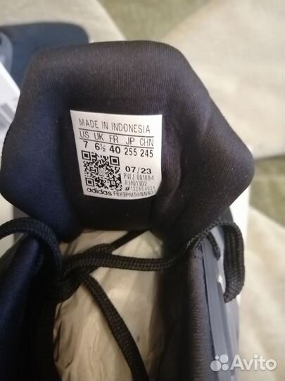 Кроссовки adidas унисекс