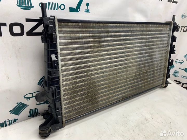 Радиатор охлаждения Ford Focus 2 hwda 2006