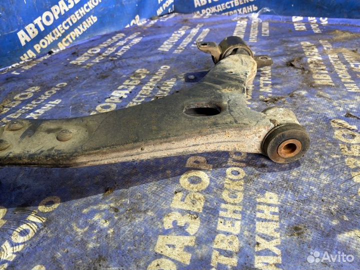 Передний левый рычаг Ford Focus 1 седан 2002