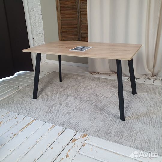 Компьютерный стол Ник Дуб 140*80 см. Черные ножки