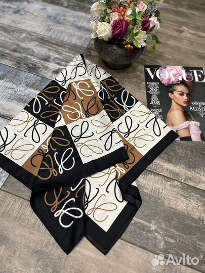 Шелковый платок Loewe темно-бежевый с черным