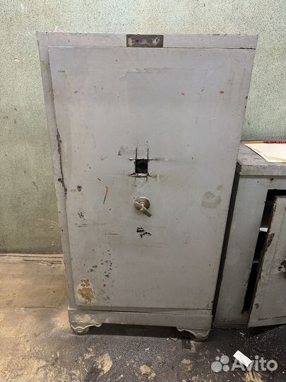 Сейф старинный 