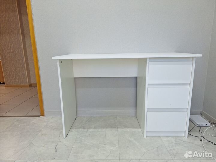 Стол письменный