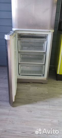 Холодильник Hotpoint-Ariston