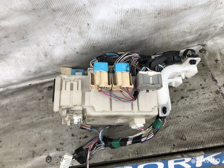 Toyota Yaris 2008 блок предохранителей