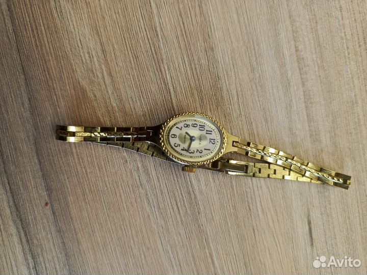 Часы наручные женские чайка