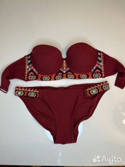 Новый купальник Stradivarius с вышивкой (S)