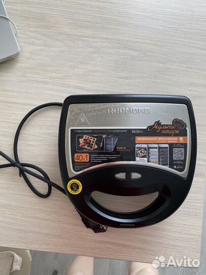 Вафельница Redmond