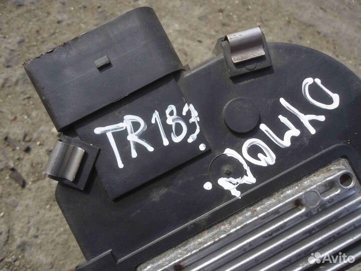 Моторчик передних стеклоочистителей (дворников) на