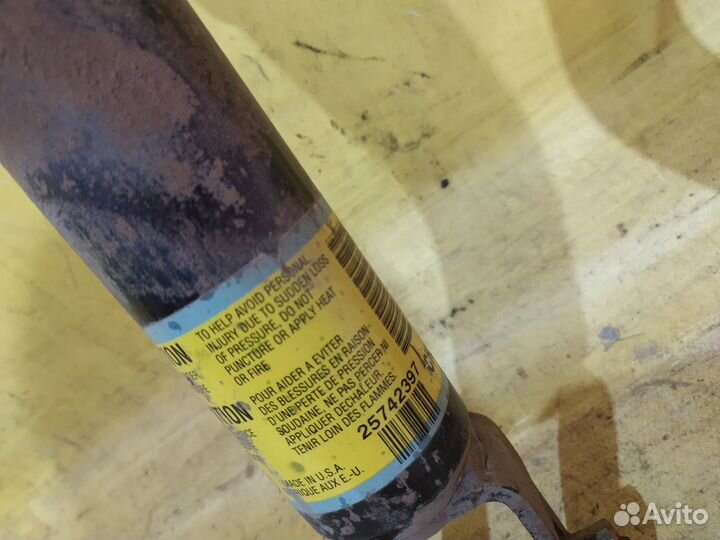 Амортизатор задний Cadillac SRX 2003-2009