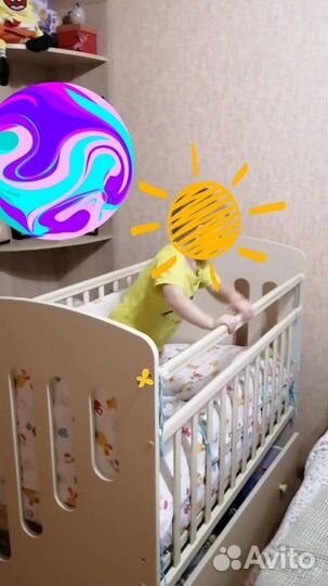 Детская кроватка с маятником
