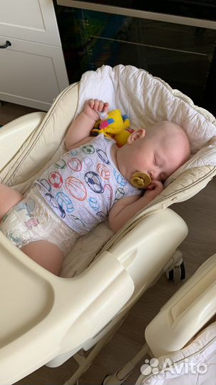 Стульчик для кормления- люлька combi