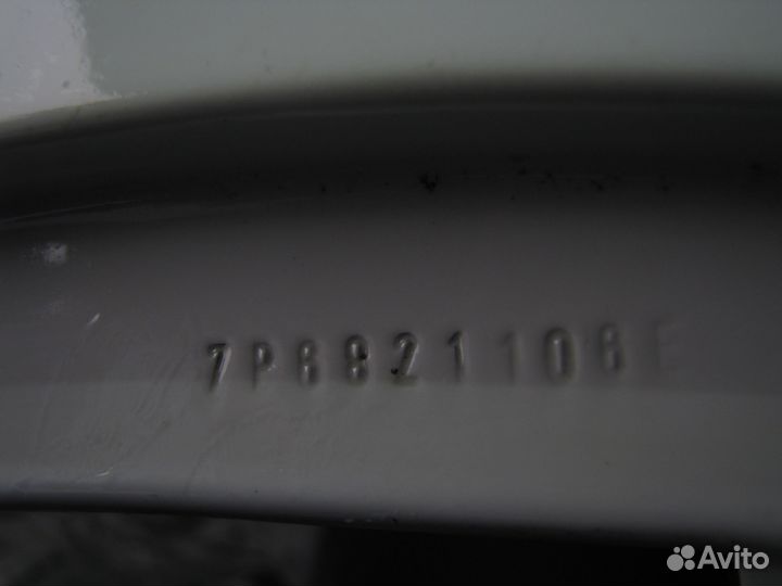 VW Touareg NF Крыло переднее правое 2012+