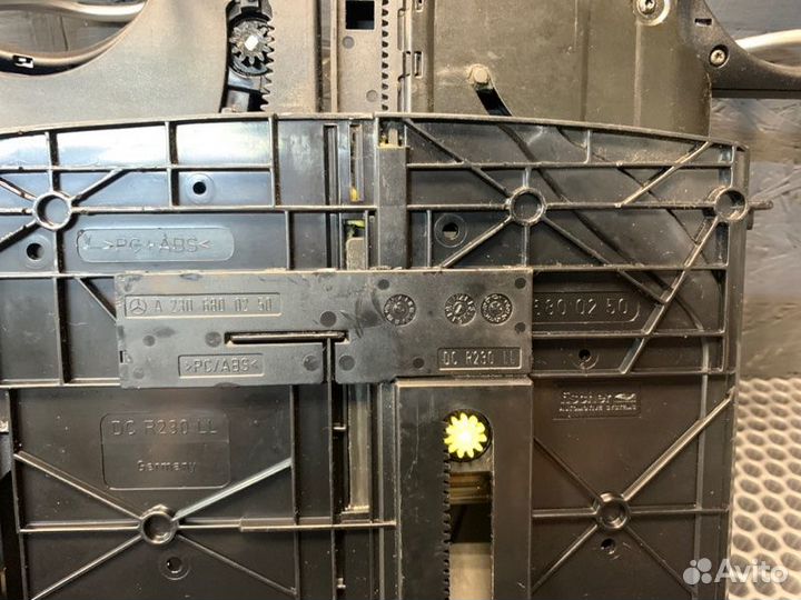 Подстаканник Mercedes-Benz Sl500 230.475 M 113.963