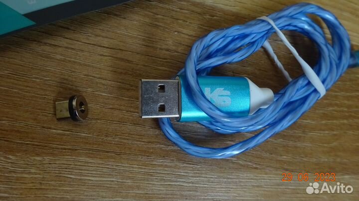Продам USB кабель с коннектором для смартфона