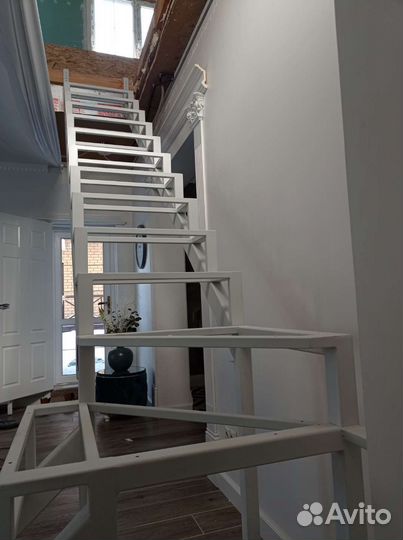 Лестница на второй этаж (на заказ)