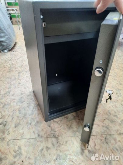 Сейф металлический