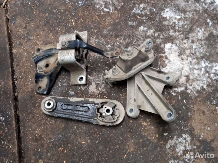 Подушка двигателя рено логан