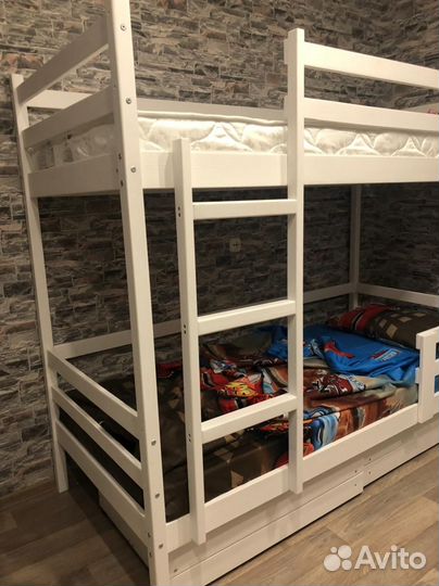 Двухъярусная кровать крепкая