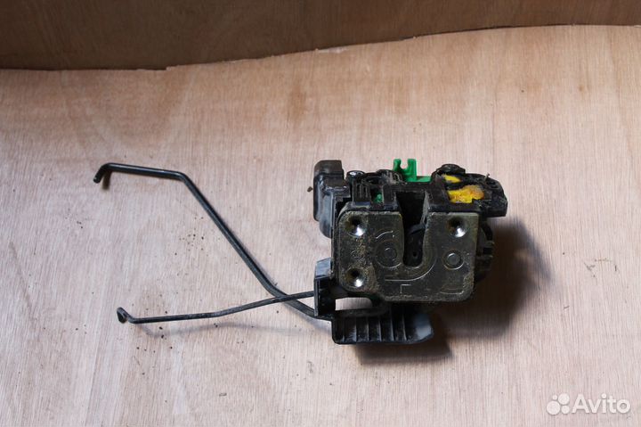 Замок передней левой двери Hyundai Solaris