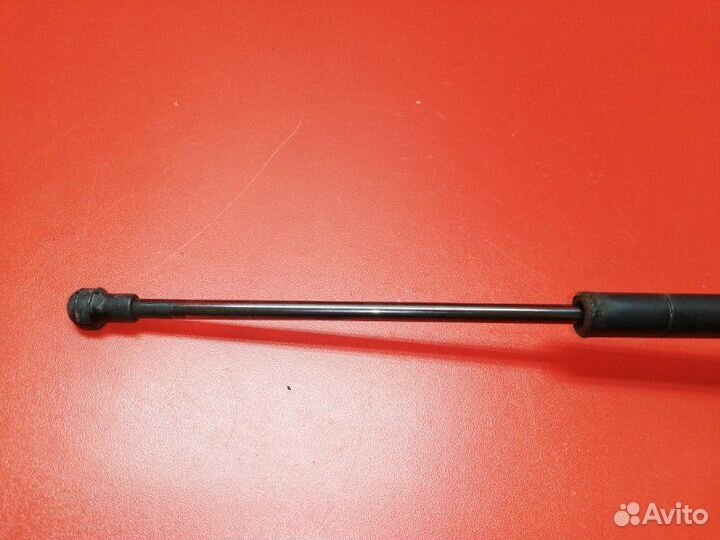 Амортизатор багажника правый Toyota Corolla