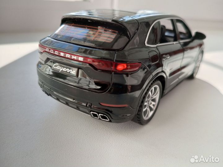 Porsche Cayenne модель машины 1:32