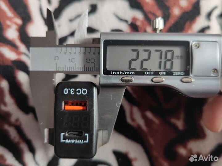 Быстрая QC 3.0 зарядка в заглушку Toyota