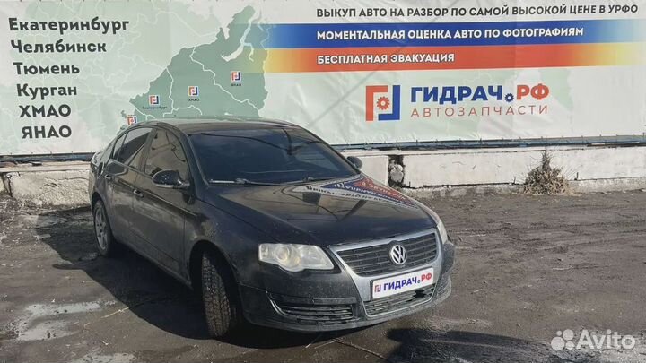 Кронштейн опоры двигателя Volkswagen Passat B6 06F