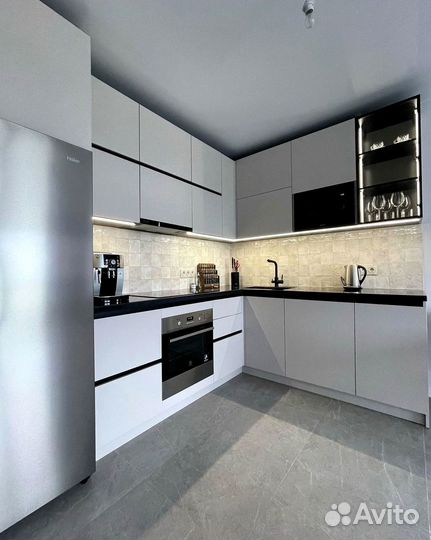 Угловая кухня в классике на заказ