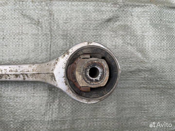 Рычаг нижний правый Volkswagen Passat B5