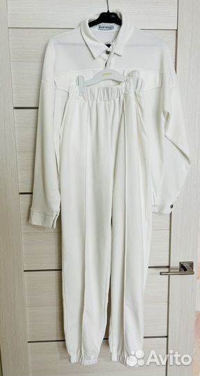 Костюм женский белый 48