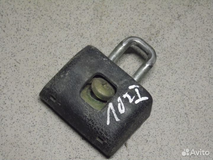 Петля замка багажника Рено Логан 1