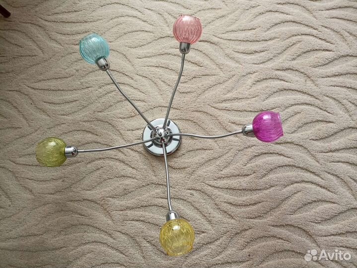 Люстра с разноцветными плафонами