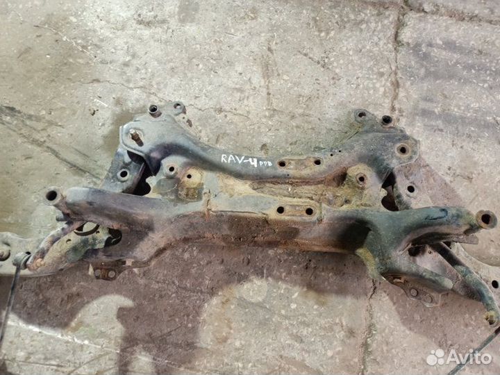 Балка подвески (подрамник) передняя Toyota Rav4