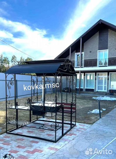 Мангал с крышей