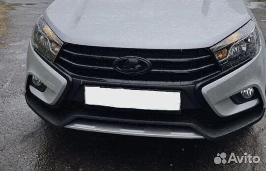 Молдинги на бампер vesta