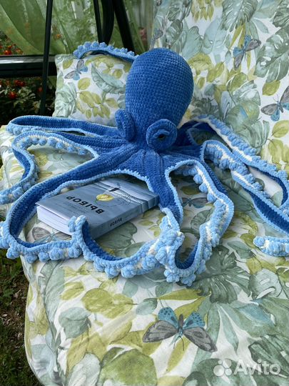 Огромный плюшевый осьминог Клод