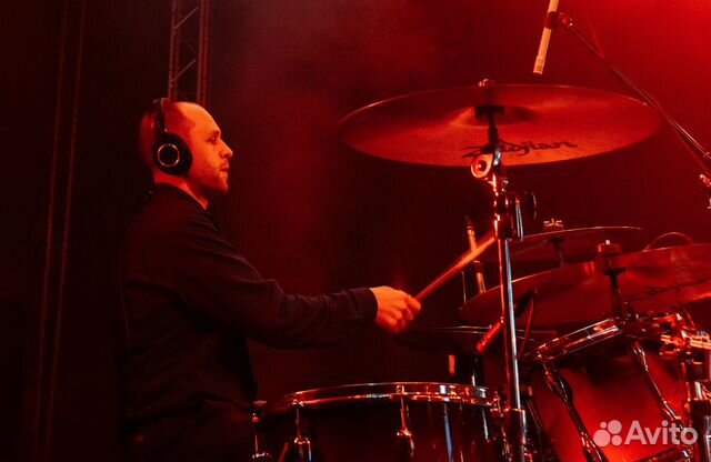 Обучение игре на барабанной установке