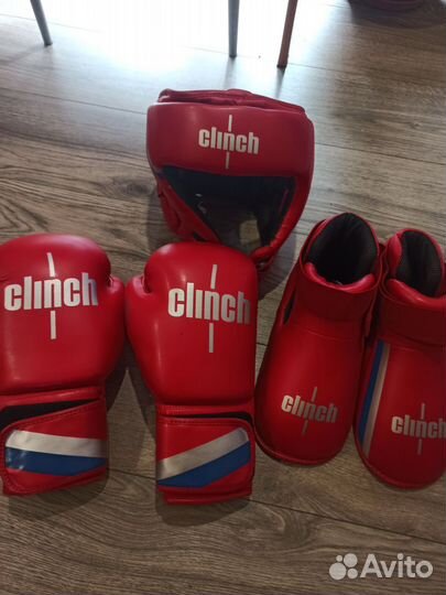 Боксерские перчатки, шлем, защита Clinch