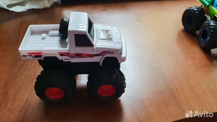 Машинки для мальчика одним лотом