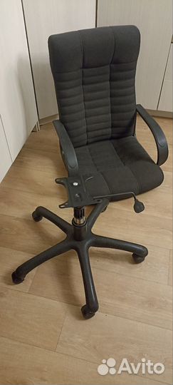 Офисное кресло