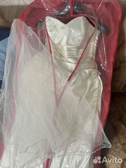 Платье женское свадебное 44-46