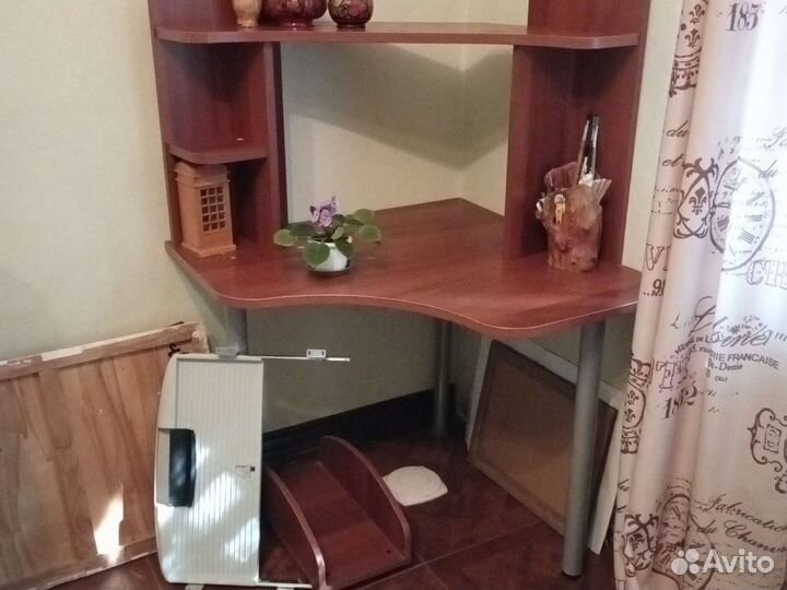 Компьютерный стол бу с подвесной полкой