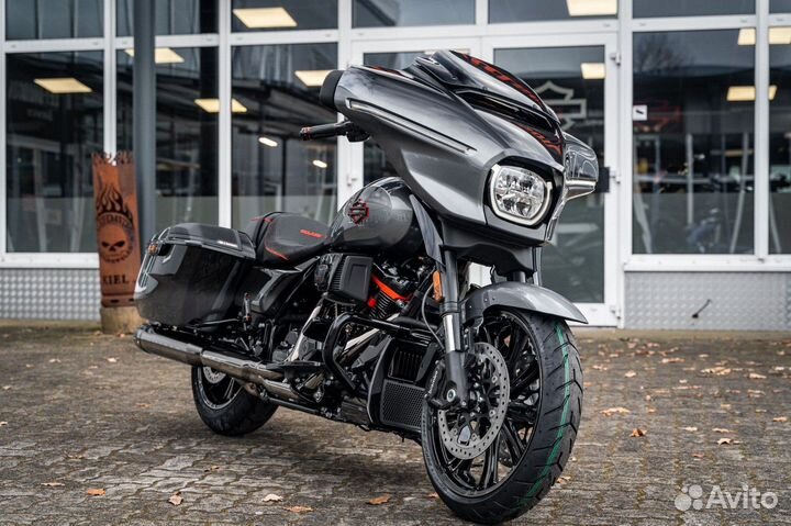 Harley-Davidson CVO Street Glide Raven Fade MY25