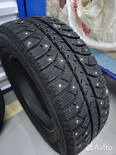 Bridgestone Ice Cruiser 7000 205/65 R15