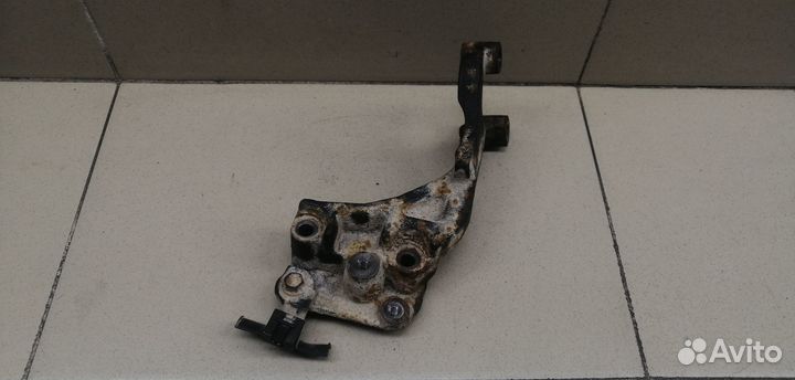 Кронштейн (сопут. товар) Hi Lux 2015