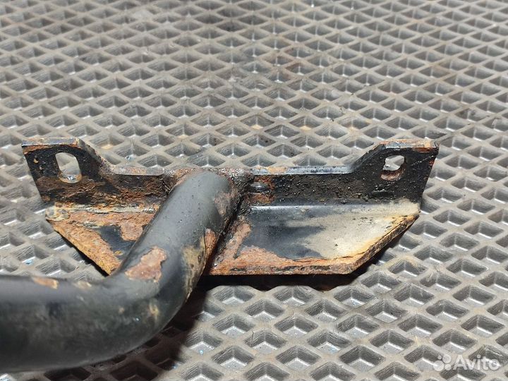 1747867 Кронштейн подножки левый