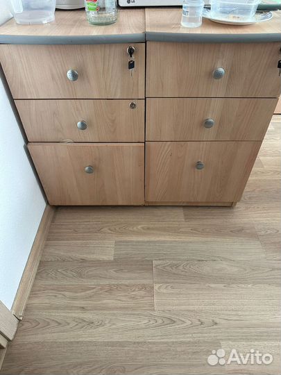 Тумба с выдвижными ящиками